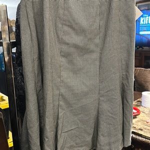 Focus 2000  houndstooth woman’s skirt size 14